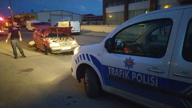 Foto - Tehlikeli anlar! Drift atarken refüje çıkan sürücü yaralı olarak kaçtı, fenalaşınca durdu
