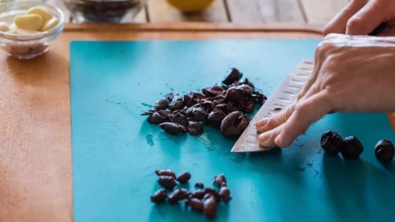 Foto - Tehlikeli mi sağlıklı mı? Zeytin çekirdeği yutulursa ne olur? Uzmanlar o sorunun cevabını verdi...