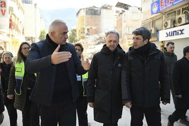 Foto - Tek bakan değil tüm kabine bölgede