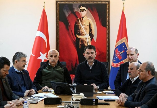 Foto - Tek bakan değil tüm kabine bölgede