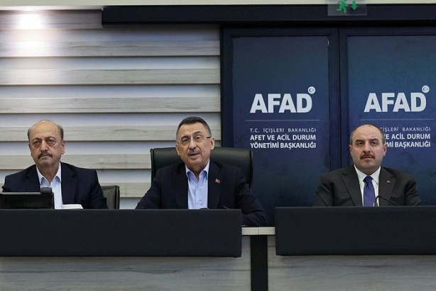 Foto - Tek bakan değil tüm kabine bölgede