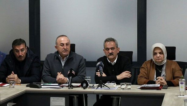 Foto - Tek bakan değil tüm kabine bölgede