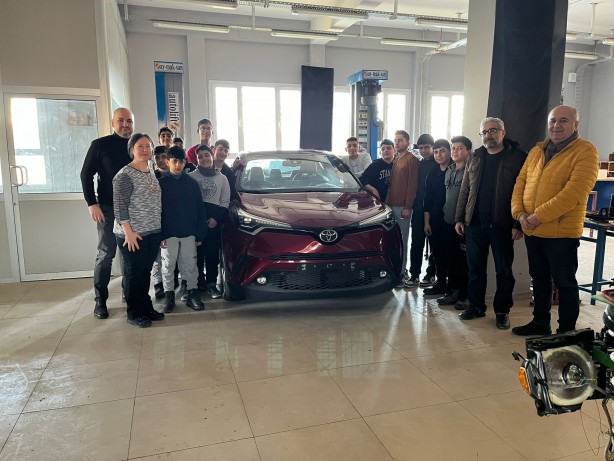 Foto - Tek bir hedef var o da daha iyi bir gelecek! Toyota Otomotiv Sanayi Türkiye’den deprem bölgesindeki 20 okula ekipman desteği! 