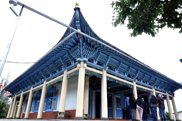 Tek çivi çakılmadan yapılan cami bir asırdır ayakta