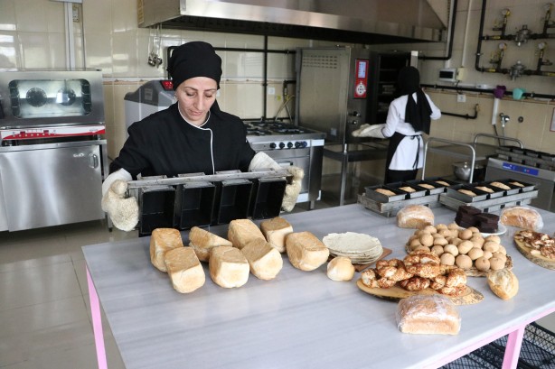 Foto - "Tek çözüm bu" diyerek duyurdular... Burada ekmekler ücretsiz!