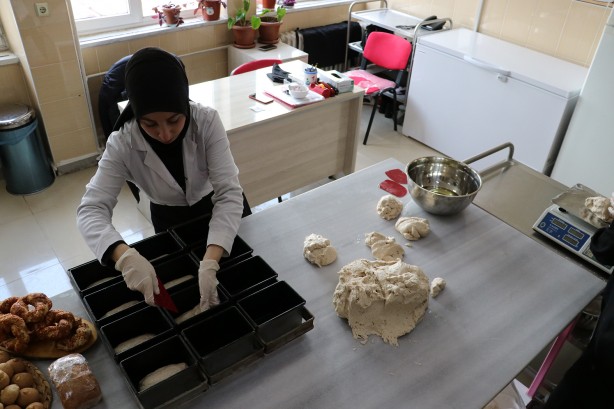 Foto - "Tek çözüm bu" diyerek duyurdular... Burada ekmekler ücretsiz!