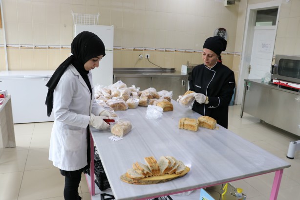 Foto - "Tek çözüm bu" diyerek duyurdular... Burada ekmekler ücretsiz!