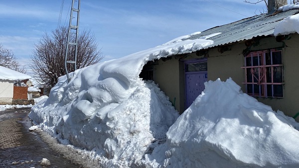 Foto - Tek katlı evler kar altında kayboldu