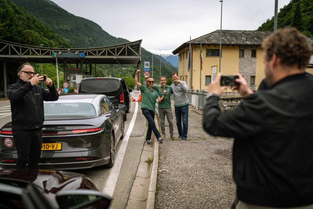 Foto - Tek şarjla öyle bir yaptı ki… Türk rekortmenden inanılmaz rekor