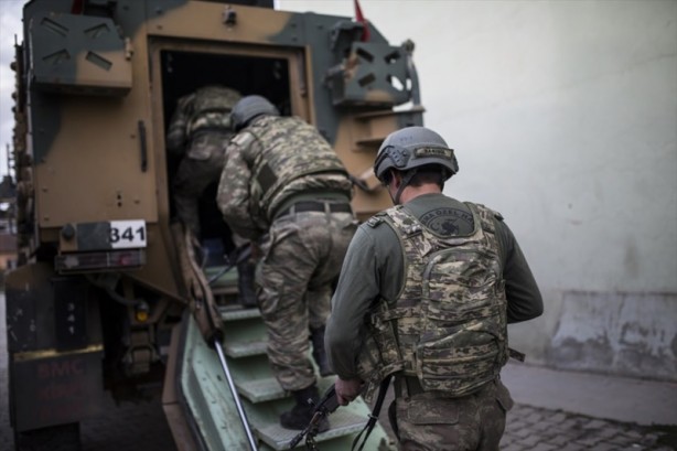 Foto - Tekbir, dua ve "komando andı" okuyarak Yüksekova'dan ayrılıyorlar