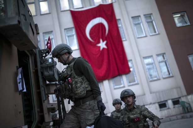 Foto - Tekbir, dua ve "komando andı" okuyarak Yüksekova'dan ayrılıyorlar