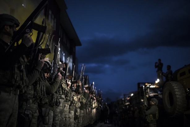 Foto - Tekbir, dua ve "komando andı" okuyarak Yüksekova'dan ayrılıyorlar