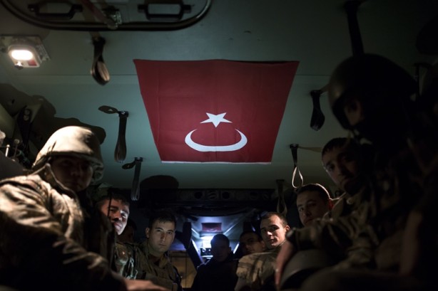 Foto - Tekbir, dua ve "komando andı" okuyarak Yüksekova'dan ayrılıyorlar