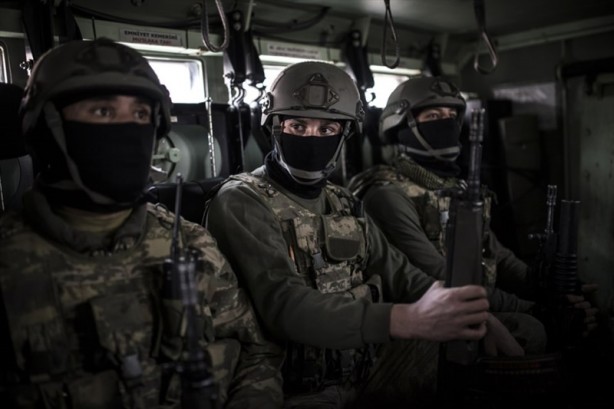 Foto - Tekbir, dua ve "komando andı" okuyarak Yüksekova'dan ayrılıyorlar