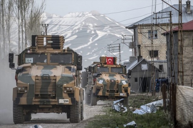 Foto - Tekbir, dua ve "komando andı" okuyarak Yüksekova'dan ayrılıyorlar