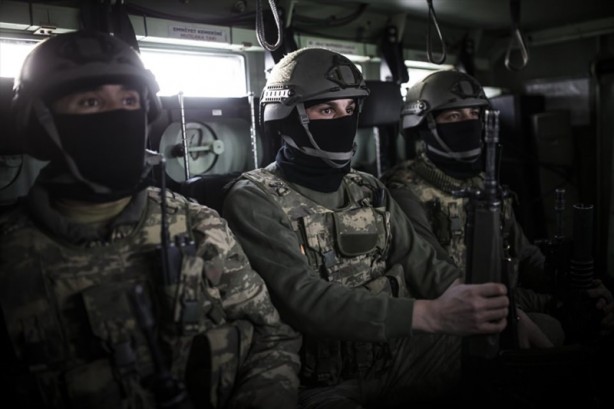 Foto - Tekbir, dua ve "komando andı" okuyarak Yüksekova'dan ayrılıyorlar