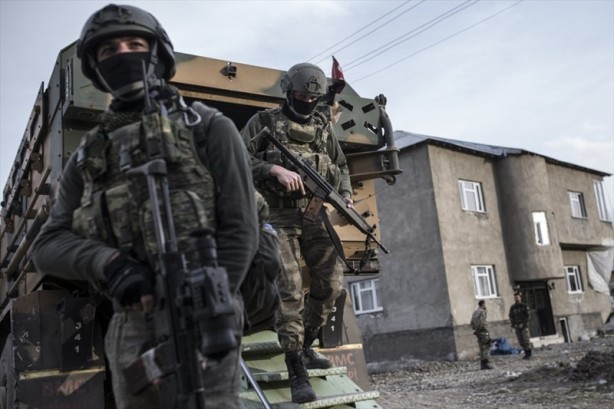 Foto - Tekbir, dua ve "komando andı" okuyarak Yüksekova'dan ayrılıyorlar