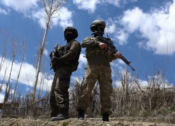 Foto - Tekbir, dua ve "komando andı" okuyarak Yüksekova'dan ayrılıyorlar