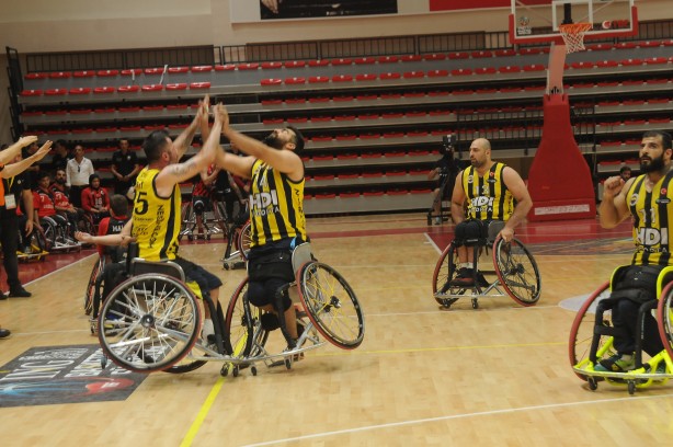 Foto - Tekerlekli Sandalye Basketbol Süper Ligi şampiyonu Fenerbahçe oldu
