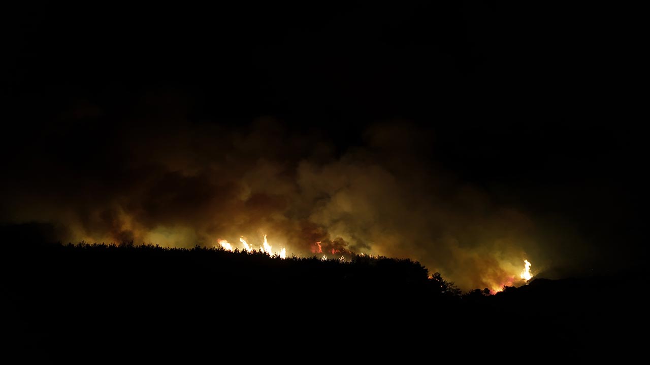 Foto - Tekirdağ’da korkutan yangın! Alevler ormandan yerleşim alanına yaklaşıyor
