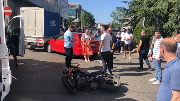 Tekirdağ'da motosikletle otomobilin çarpıştığı kaza kamerada