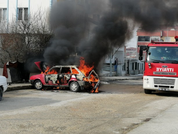 Foto - Tekirdağ'da park halindeki araç yandı