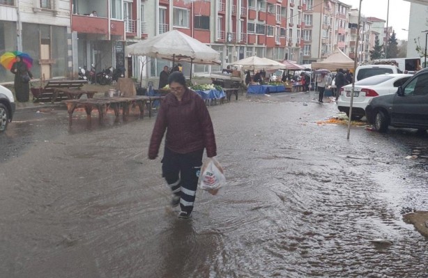 Foto - Tekirdağ'da sokaklar dereye döndü