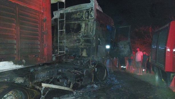 Tekirdağ'da tır ve anız yangını