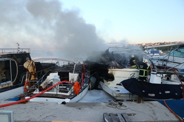 Foto - Tekirdağ'da Yat Limanı'nda çıkan yangında bir tekne kullanılamaz hale geldi