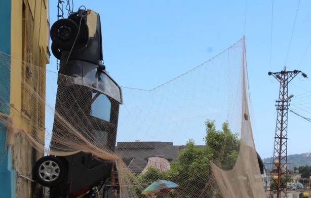 Foto - Teklif yağıyor! Nedenini duyunca şaşıracaksınız! Bu da duvara asılı cezalı otomobil