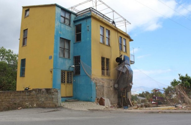 Foto - Teklif yağıyor! Nedenini duyunca şaşıracaksınız! Bu da duvara asılı cezalı otomobil
