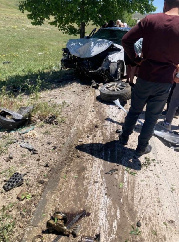 Tekman’da feci kaza: 2'si ağır 8 yaralı