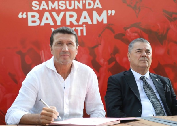 Foto - Teknik direktörle sözleşme imzalandı