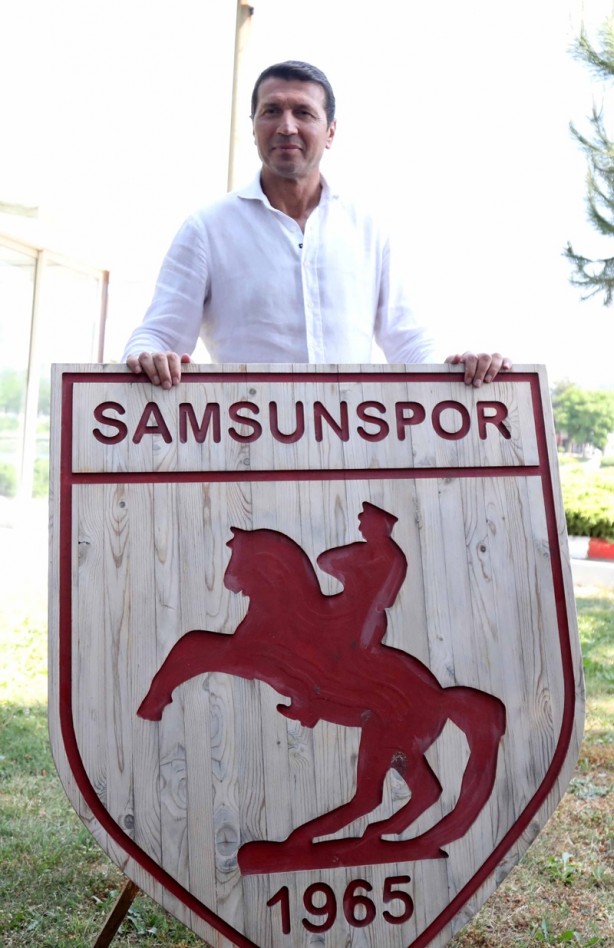 Foto - Teknik direktörle sözleşme imzalandı