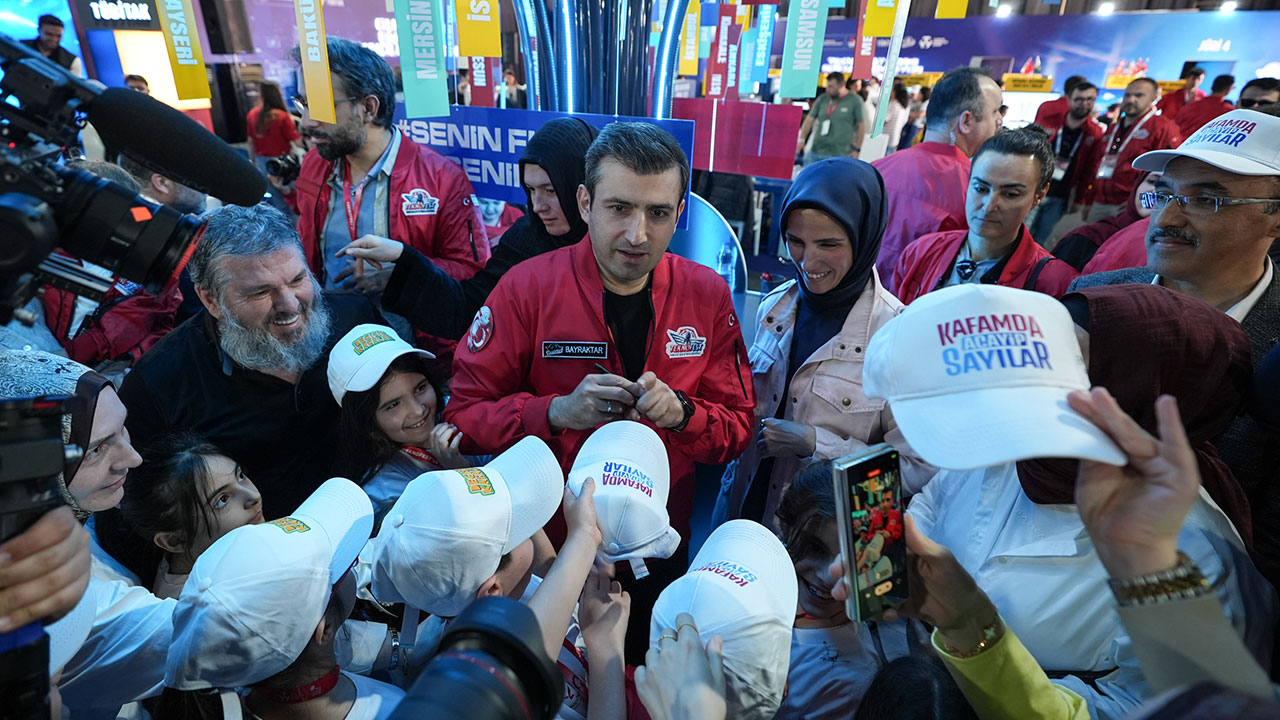 Foto - ‘TEKNOFEST çağdışı’ demişti! Heykelci laik kadın bu rakamı duymasın