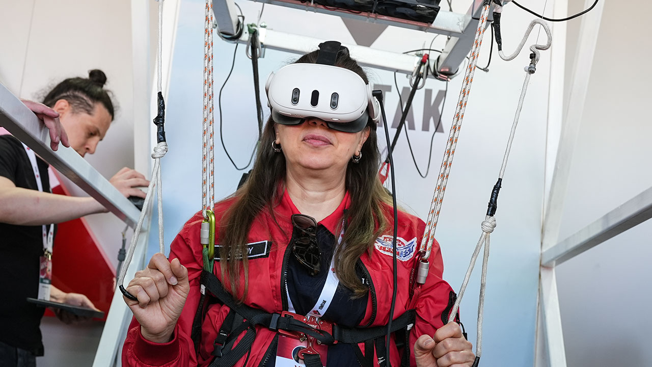 Foto - ‘TEKNOFEST çağdışı’ demişti! Heykelci laik kadın bu rakamı duymasın