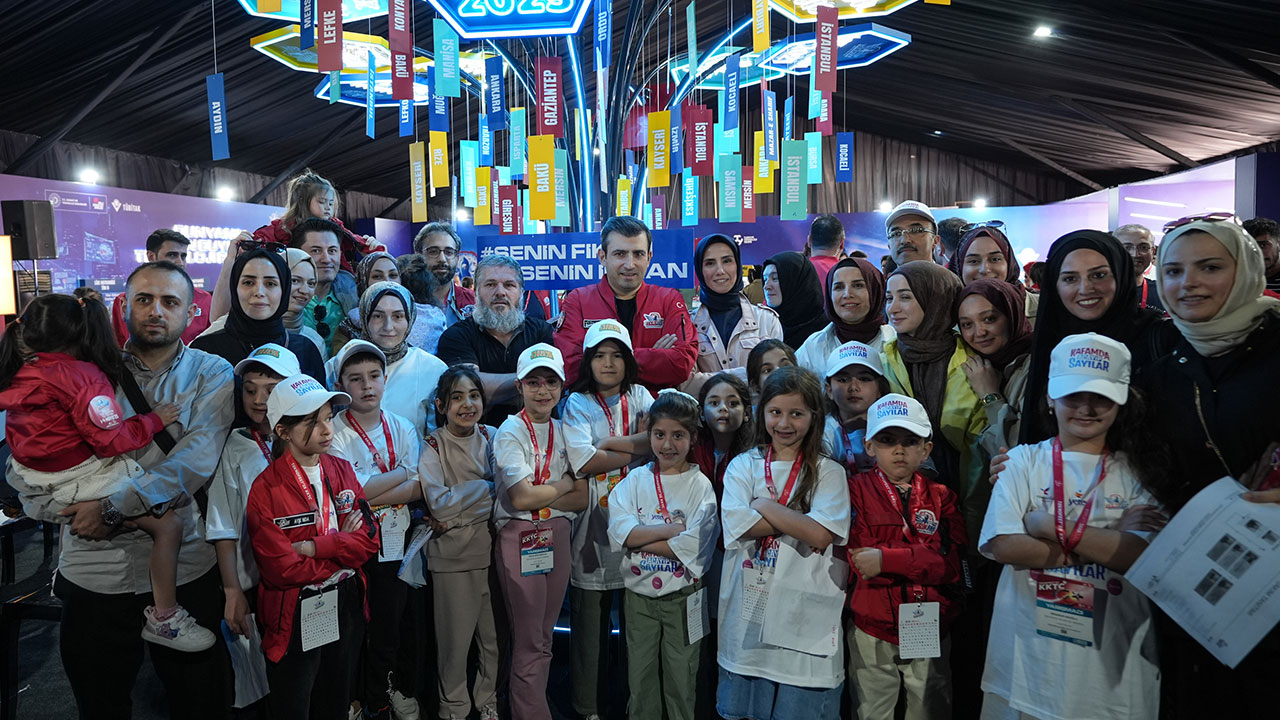 Foto - ‘TEKNOFEST çağdışı’ demişti! Heykelci laik kadın bu rakamı duymasın