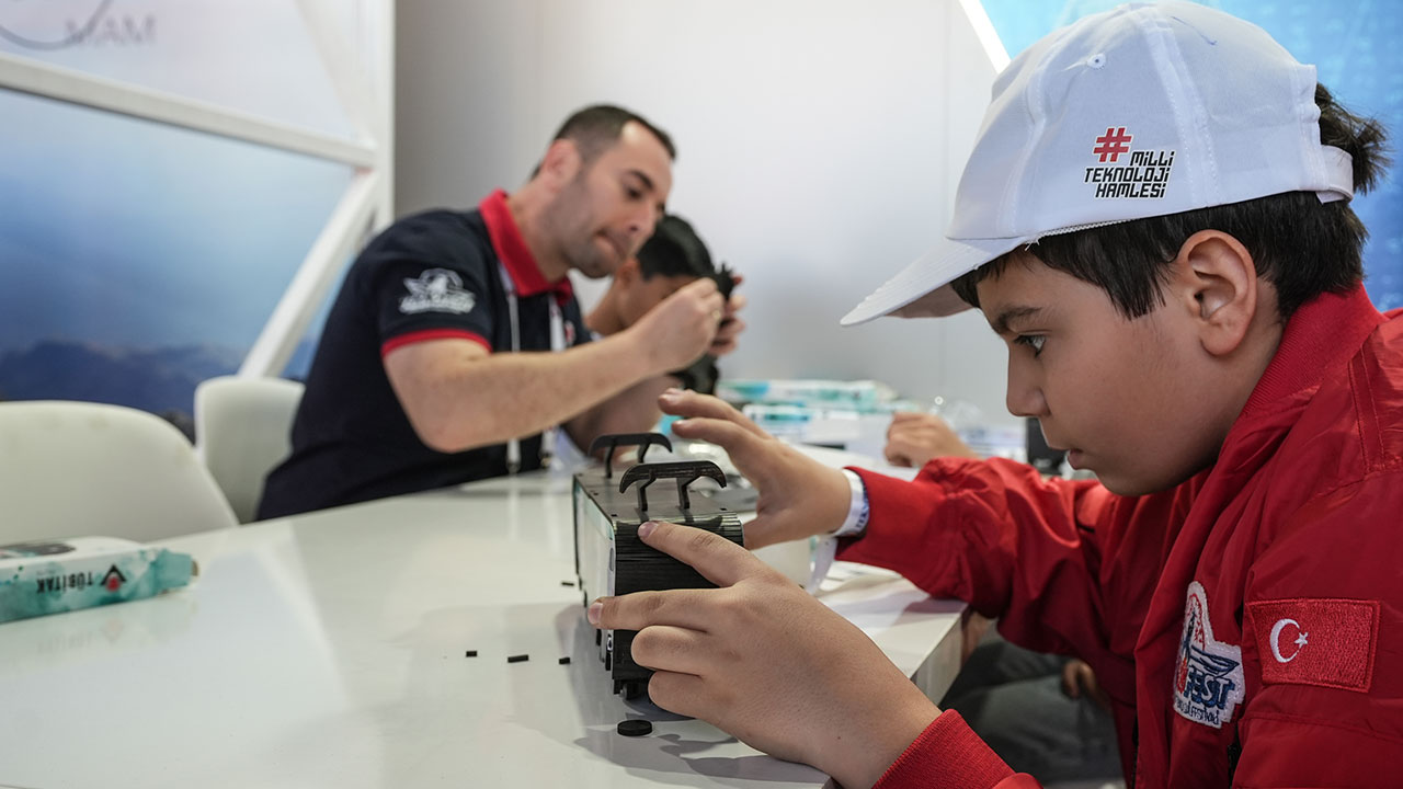 Foto - ‘TEKNOFEST çağdışı’ demişti! Heykelci laik kadın bu rakamı duymasın