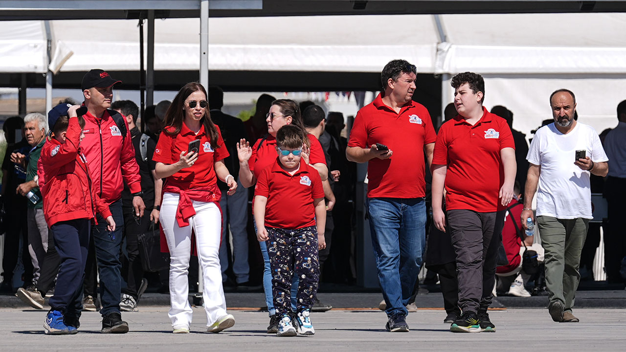 Foto - ‘TEKNOFEST çağdışı’ demişti! Heykelci laik kadın bu rakamı duymasın