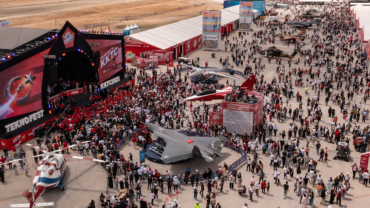 Foto - ‘TEKNOFEST çağdışı’ demişti! Heykelci laik kadın bu rakamı duymasın