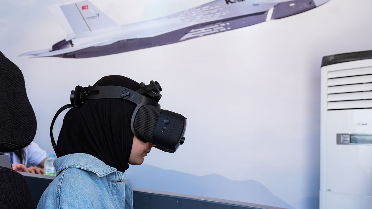 Foto - ‘TEKNOFEST çağdışı’ demişti! Heykelci laik kadın bu rakamı duymasın