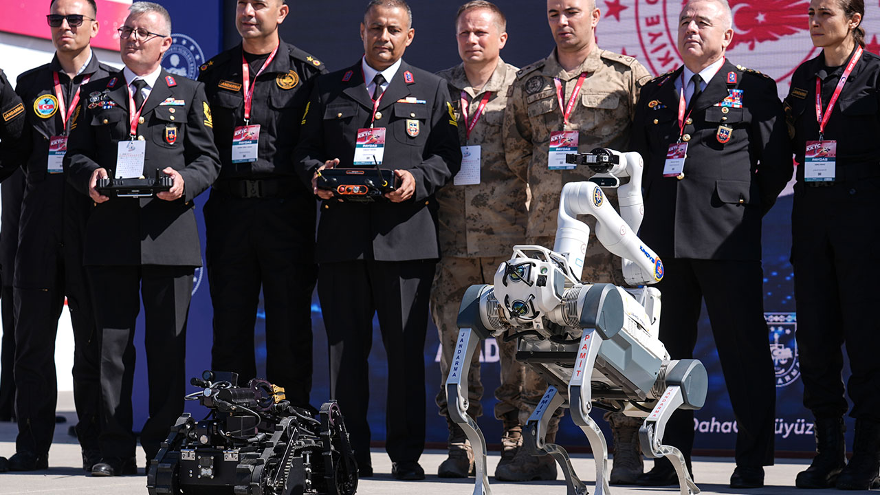 Foto - ‘TEKNOFEST çağdışı’ demişti! Heykelci laik kadın bu rakamı duymasın