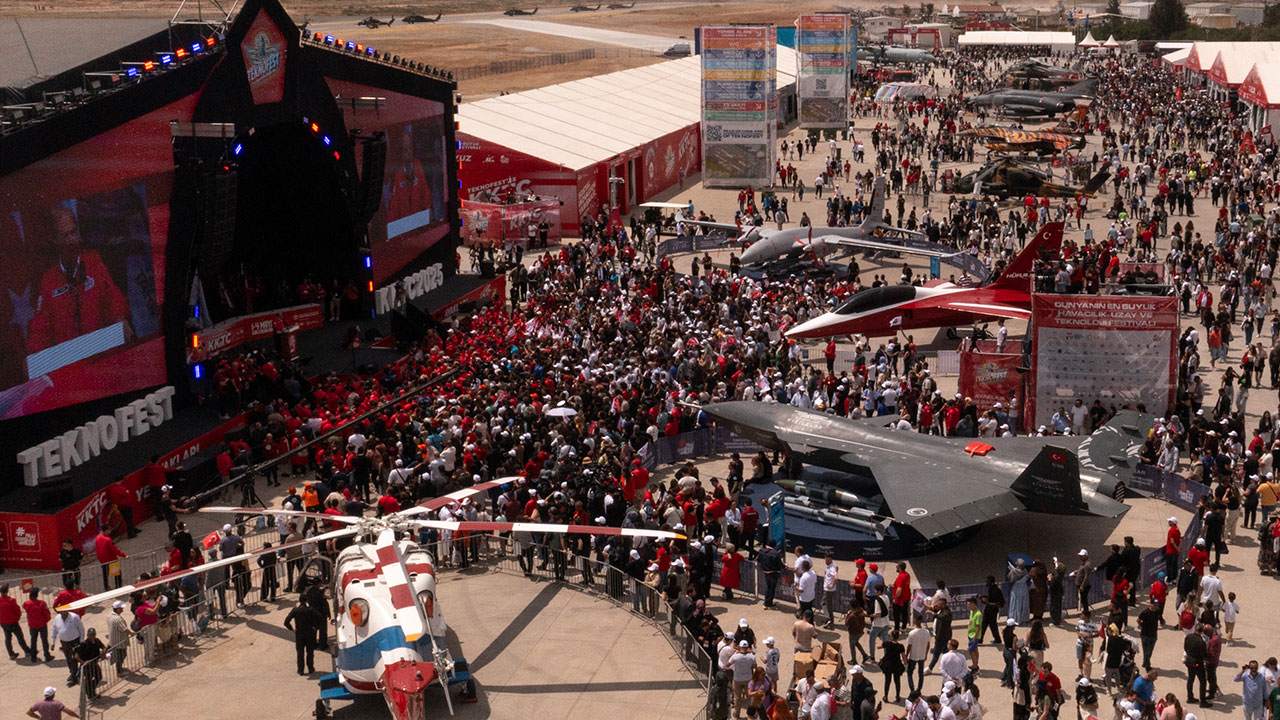 Foto - ‘TEKNOFEST çağdışı’ demişti! Heykelci laik kadın bu rakamı duymasın