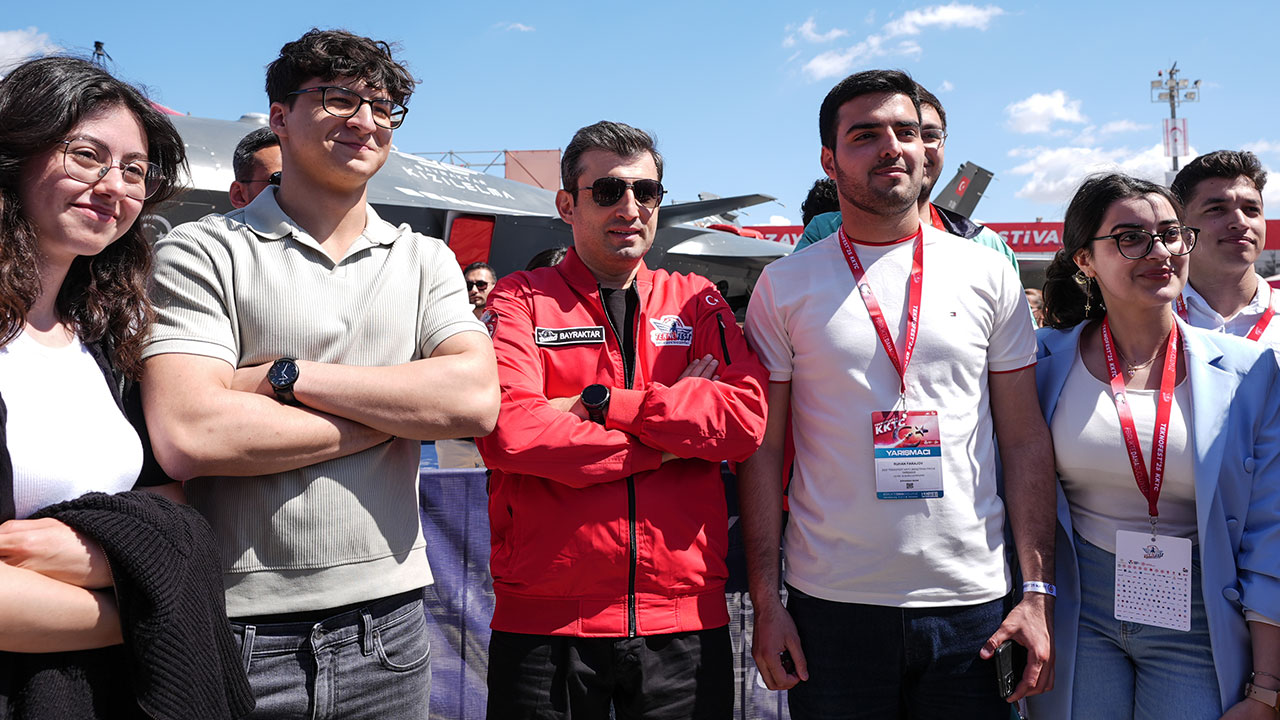 Foto - ‘TEKNOFEST çağdışı’ demişti! Heykelci laik kadın bu rakamı duymasın