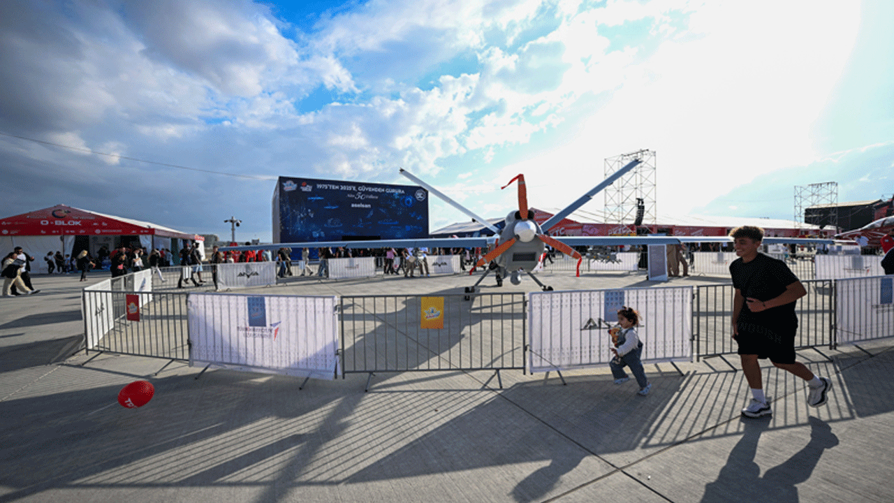 Foto - TEKNOFEST KKTC panikletti: Türk savaş jetleri FIR hattını parçaladı