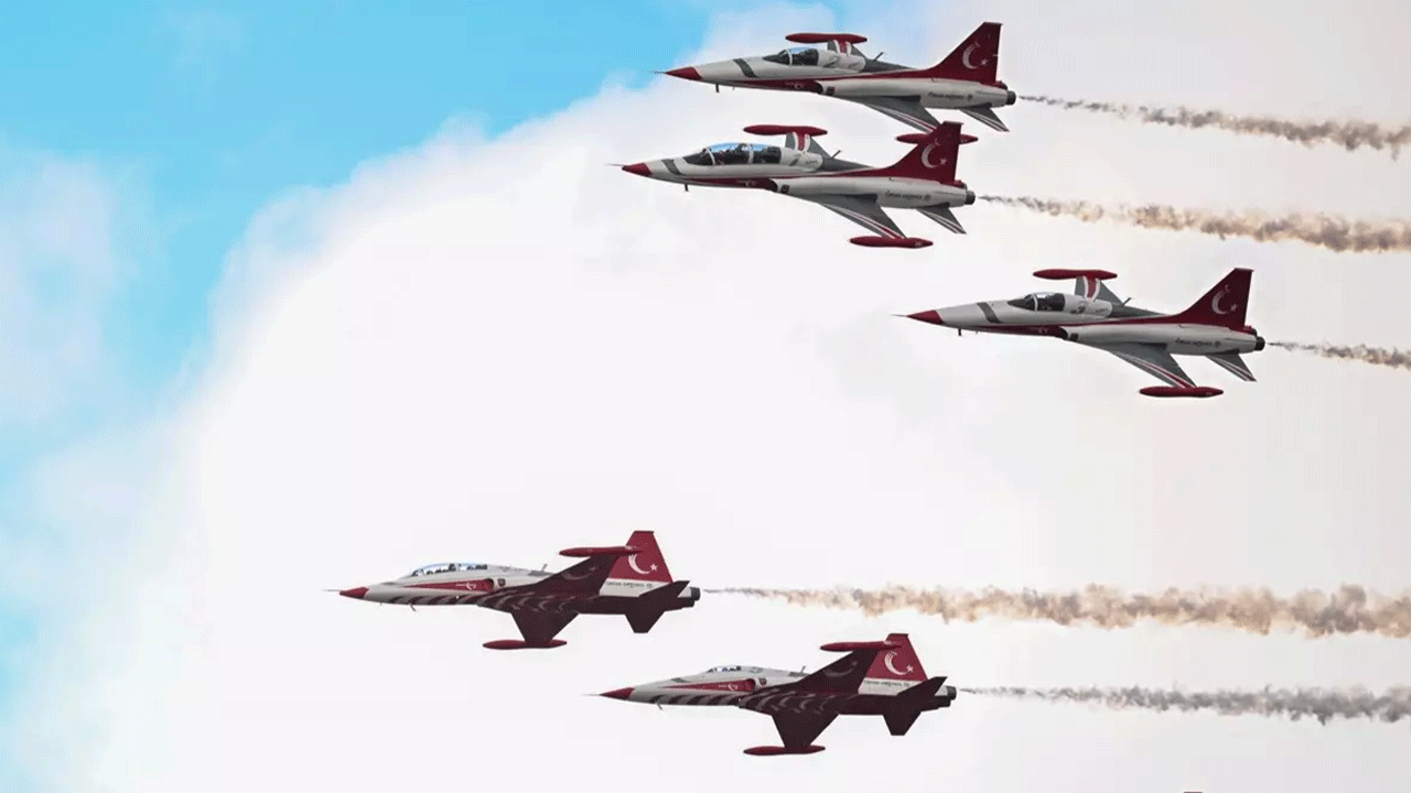 TEKNOFEST KKTC panikletti: Türk savaş jetleri FIR hattını parçaladı