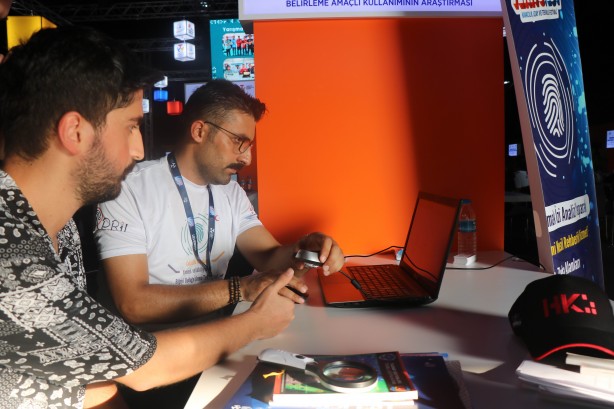 Foto - TEKNOFEST öğrencilerinden büyük başarı! Parmak izinden öğrenme karnesi çıkardılar