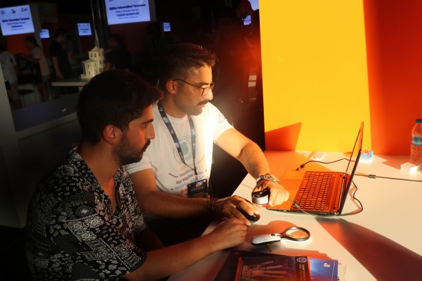 Foto - TEKNOFEST öğrencilerinden büyük başarı! Parmak izinden öğrenme karnesi çıkardılar