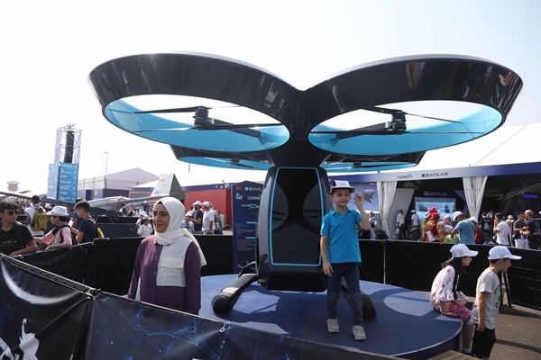 TEKNOFEST'e damga vurdu! Türkiye'nin ilk uçan arabası Cezeri'ye yoğun ilgi