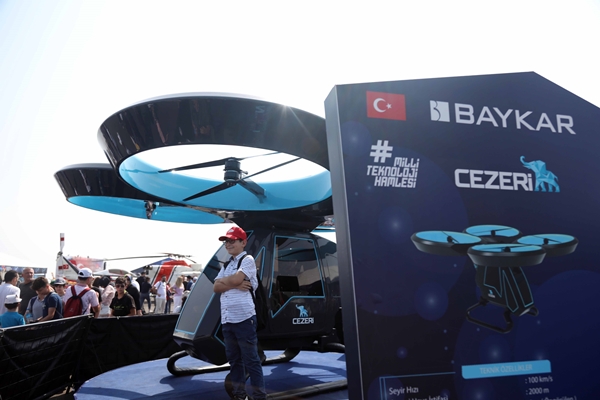 Foto - TEKNOFEST'e damga vurdu! Türkiye'nin ilk uçan arabası Cezeri'ye yoğun ilgi